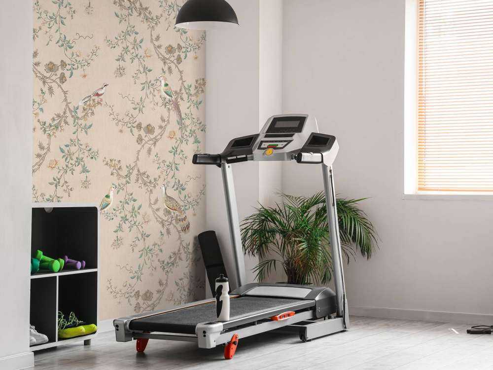 Fazanten tussen bloeiende ranken