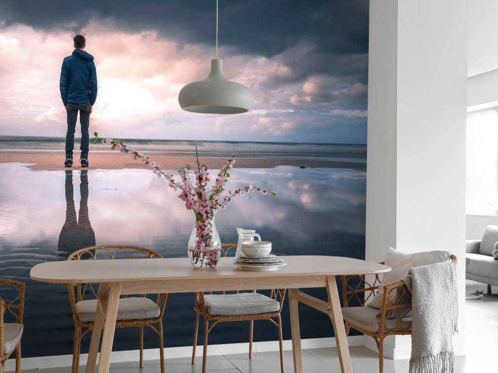 Stilte aan een spiegelstrand