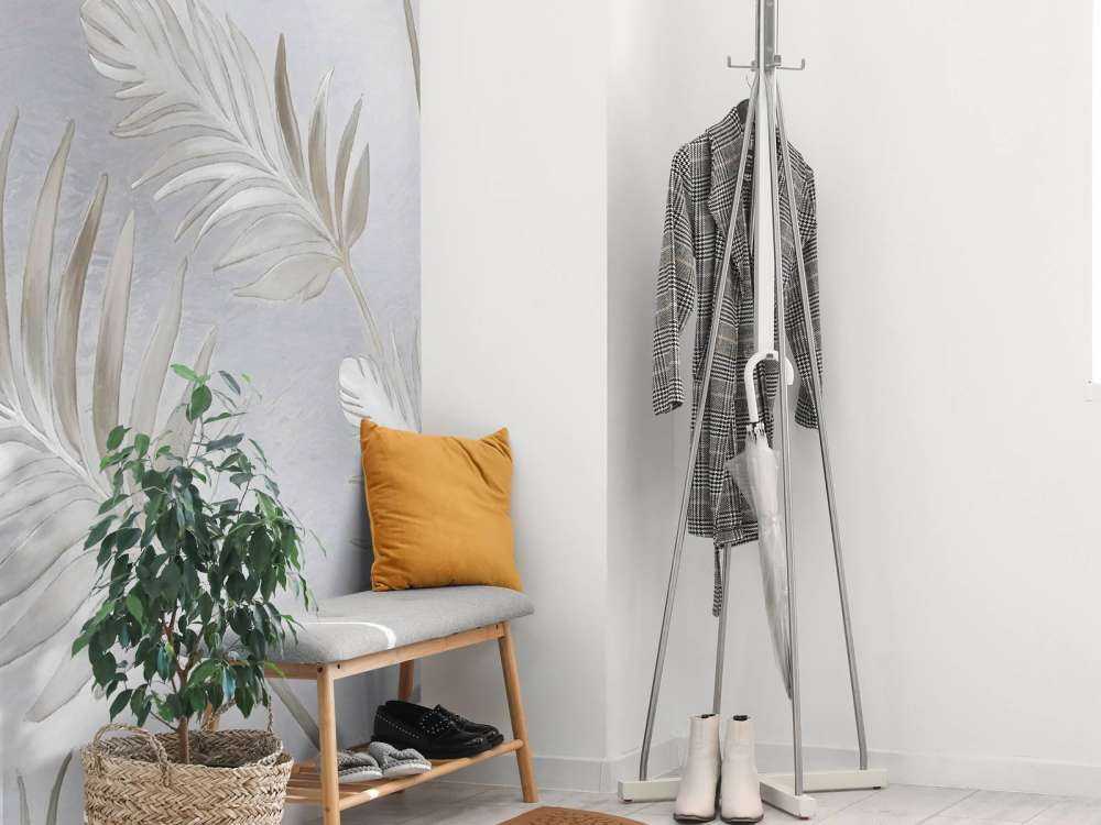 Golden leaves on dark Platinum