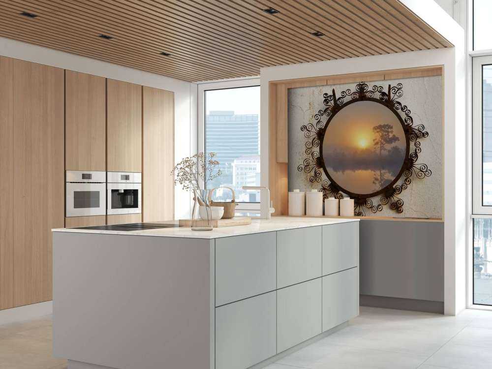 Zonsopkomst boven mistig meer