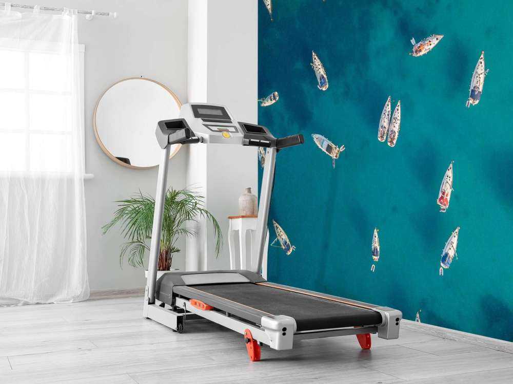 Droneshot van een groep verankerde boten