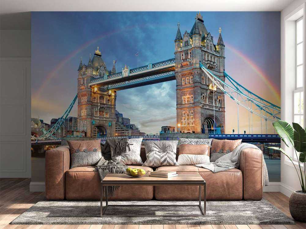 De London Tower Bridge onder een regenboog