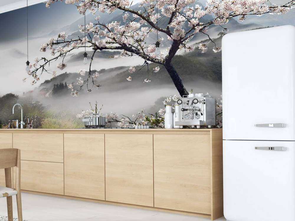 Berg met brug naar Bloesem