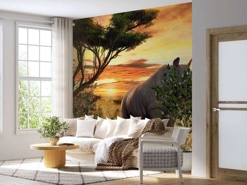 Neushoorn bij zonsondergang