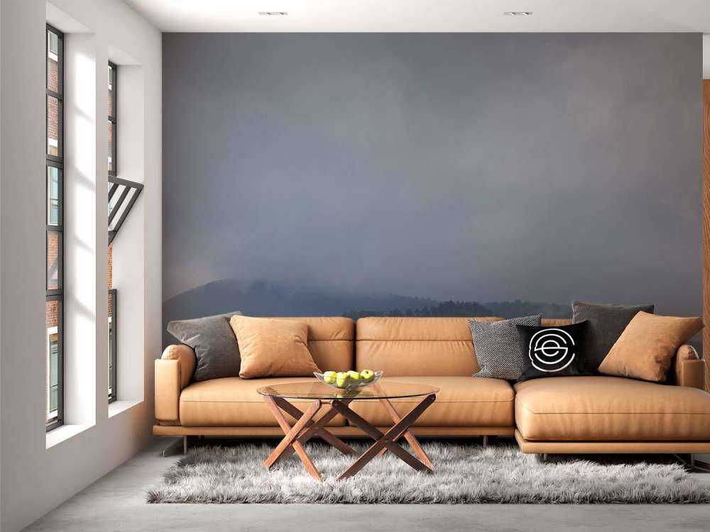 Wolken boven bomen in de bergen