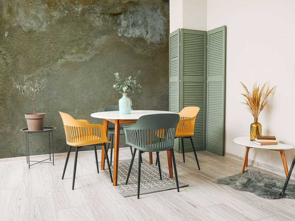 Muur met gerestaureerde stuc