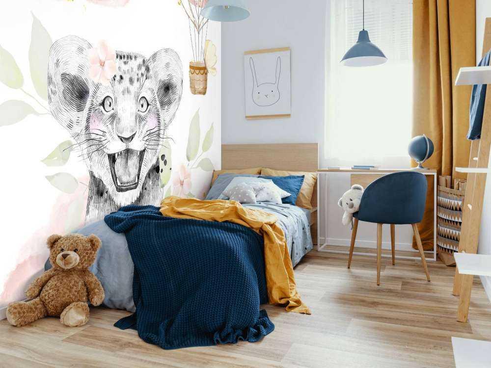 Vrolijke leeuwenwelp en luchtballo