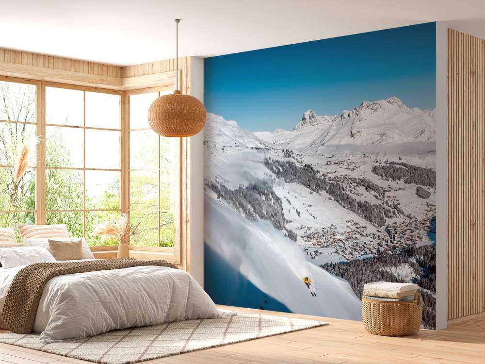 Afdaling boven alpendorp in sneeuw