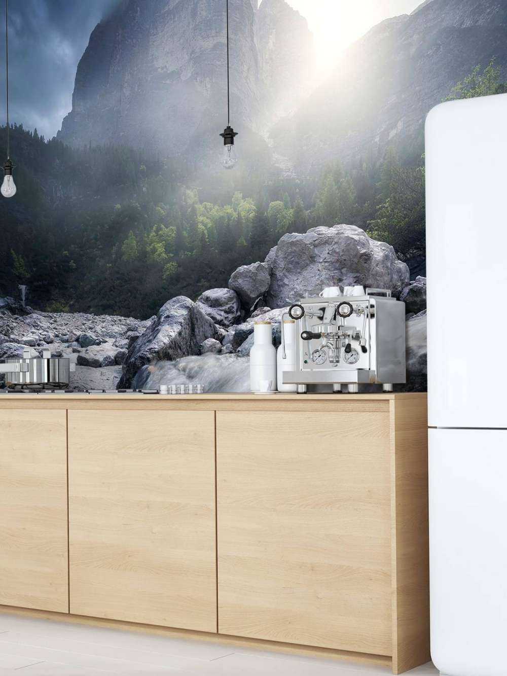 Mistige Bergstroom bij Zonsopkomst