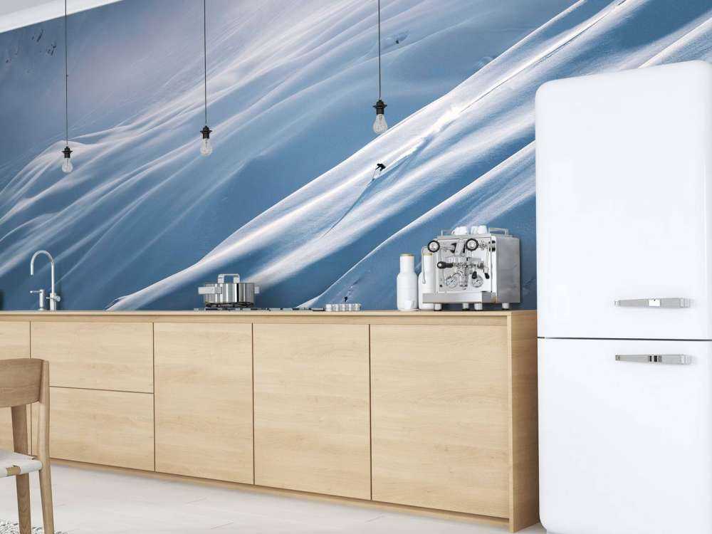 Freeride afdaling op poedersneeuwhelling