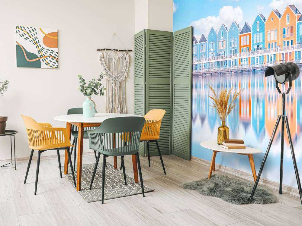 Waterlijn van kleurrijke gevels