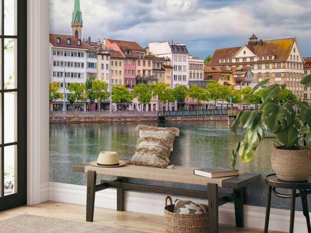 Kleurrijke gevels aan stadsrivier