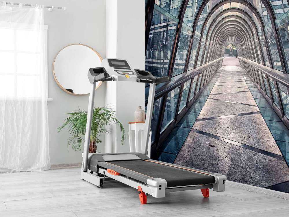 Glasgang tussen stedelijke torens