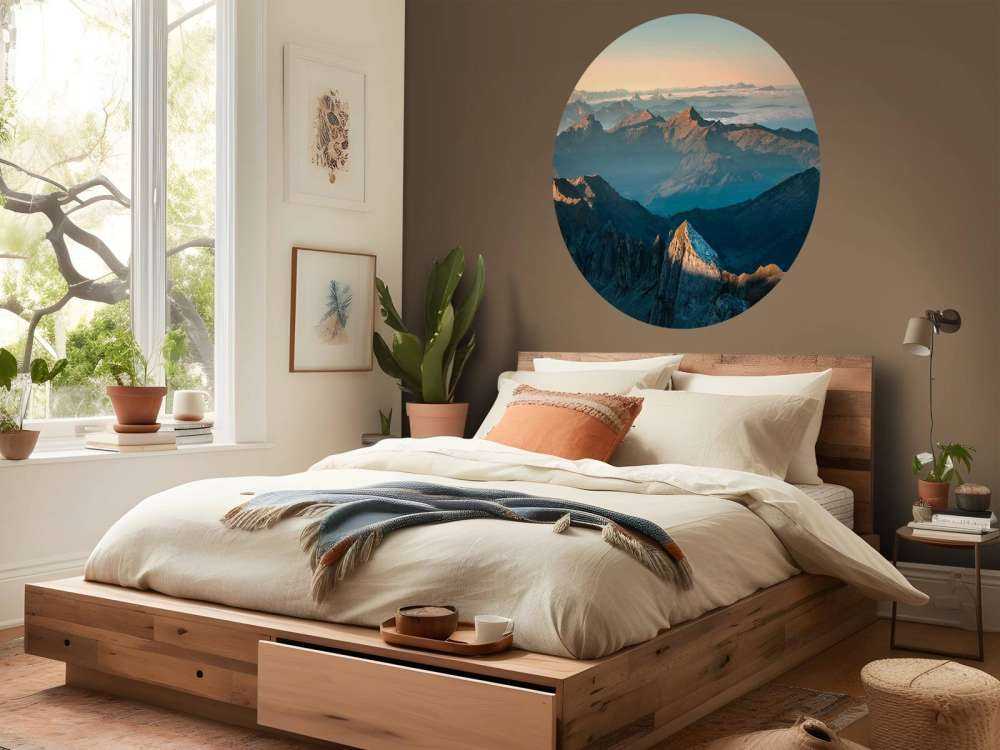 Bergketen in zachte ochtendschaduw