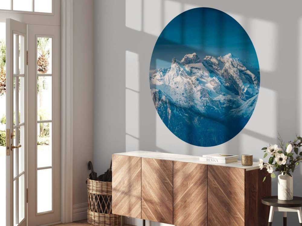 Kristallicht over besneeuwde pieken