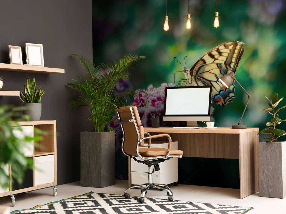 Vlinder op zomerse bloemen