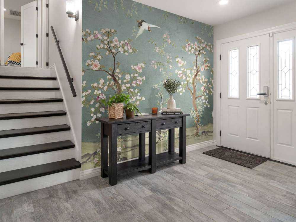 Bloesembomen met kraanvogels in serene tuin