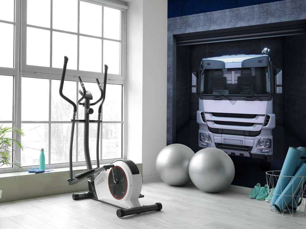 Vrachtwagens in garageboxen