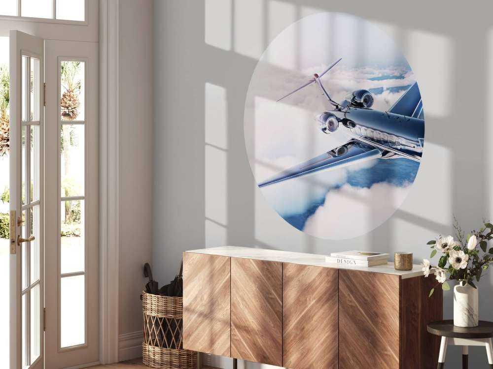 Zwarte privéjet in de wolken