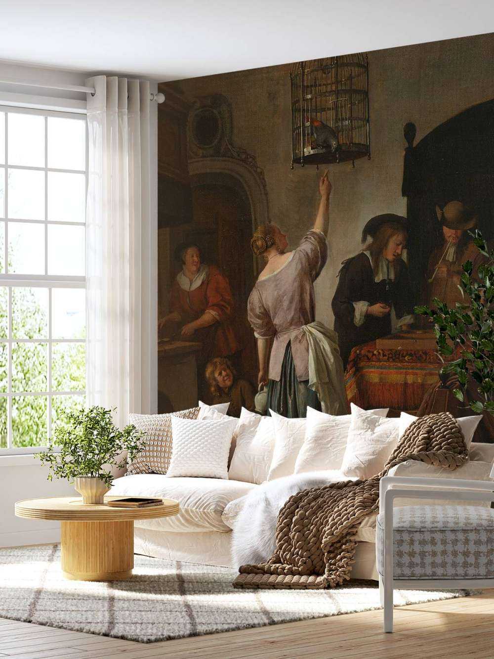 Interieur met een vrouw die een papegaai voert