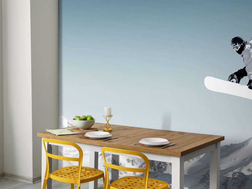 Snowboarder maakt een hoge sprong