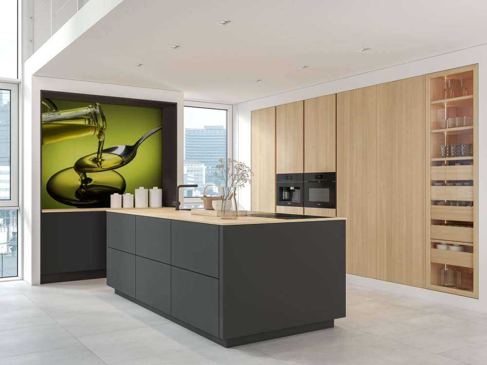 Olie gegoten op een lepel