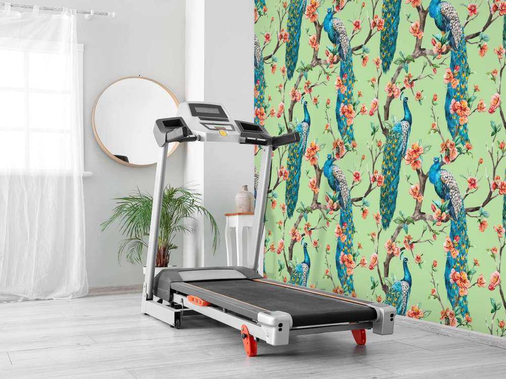 Pauw met tuinbloesem