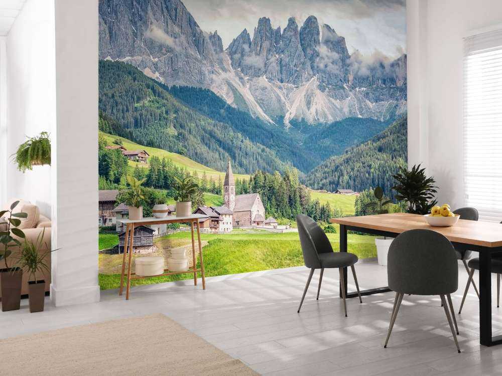 Alpendorp in groene vallei