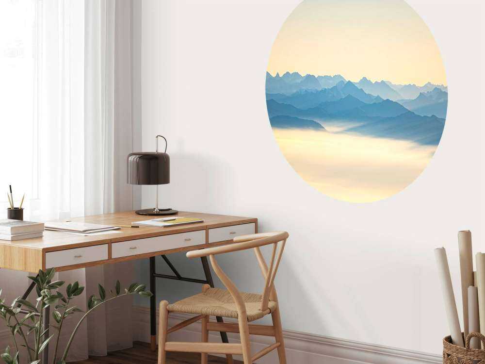 Blauwgrijze toppen in ochtendlicht