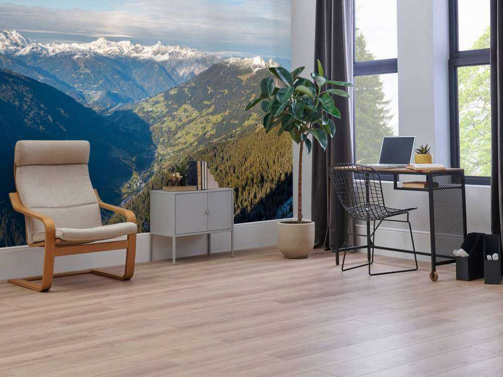 Panorama over besneeuwd alpendal