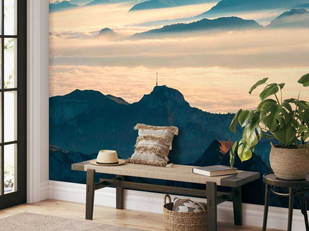 Blauwe berglagen in ochtendmist