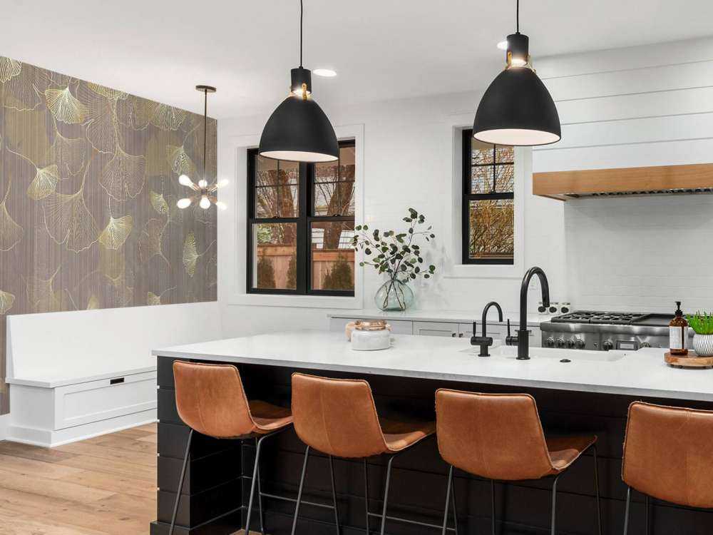 Zwevende ginkgobladeren in goudtint