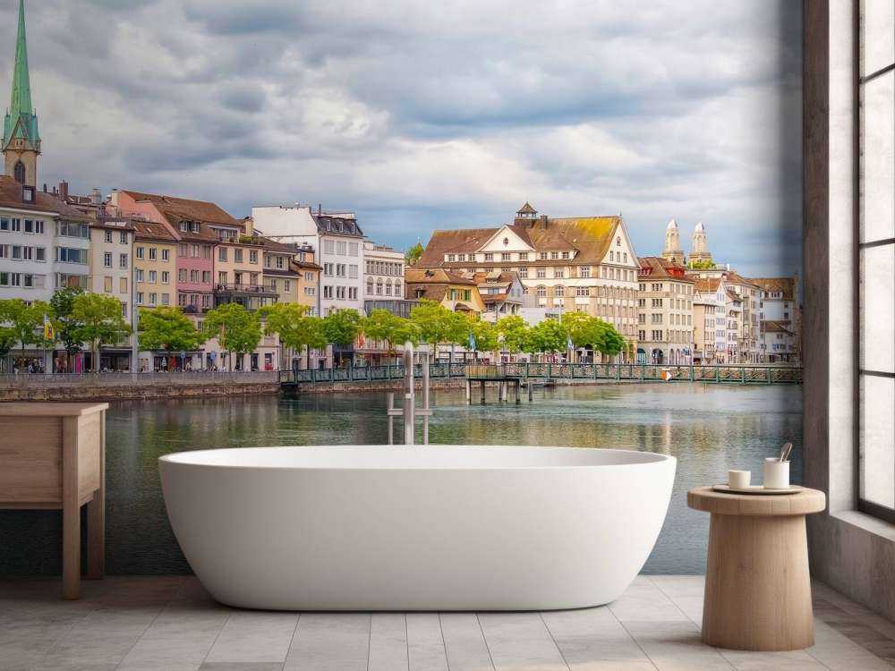 Kleurrijke gevels aan stadsrivier