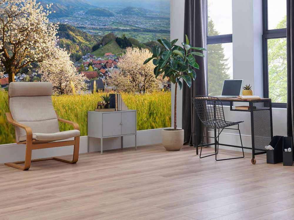 Bloesemheuvels met alpenuitzicht