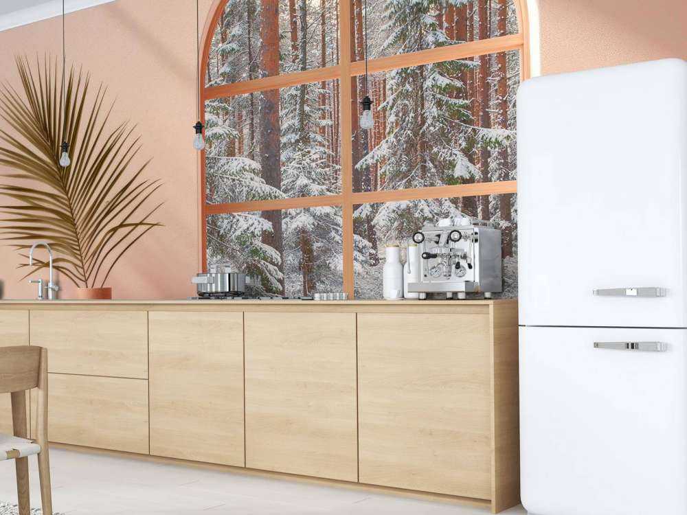 Sneeuwstilte in dennenbos