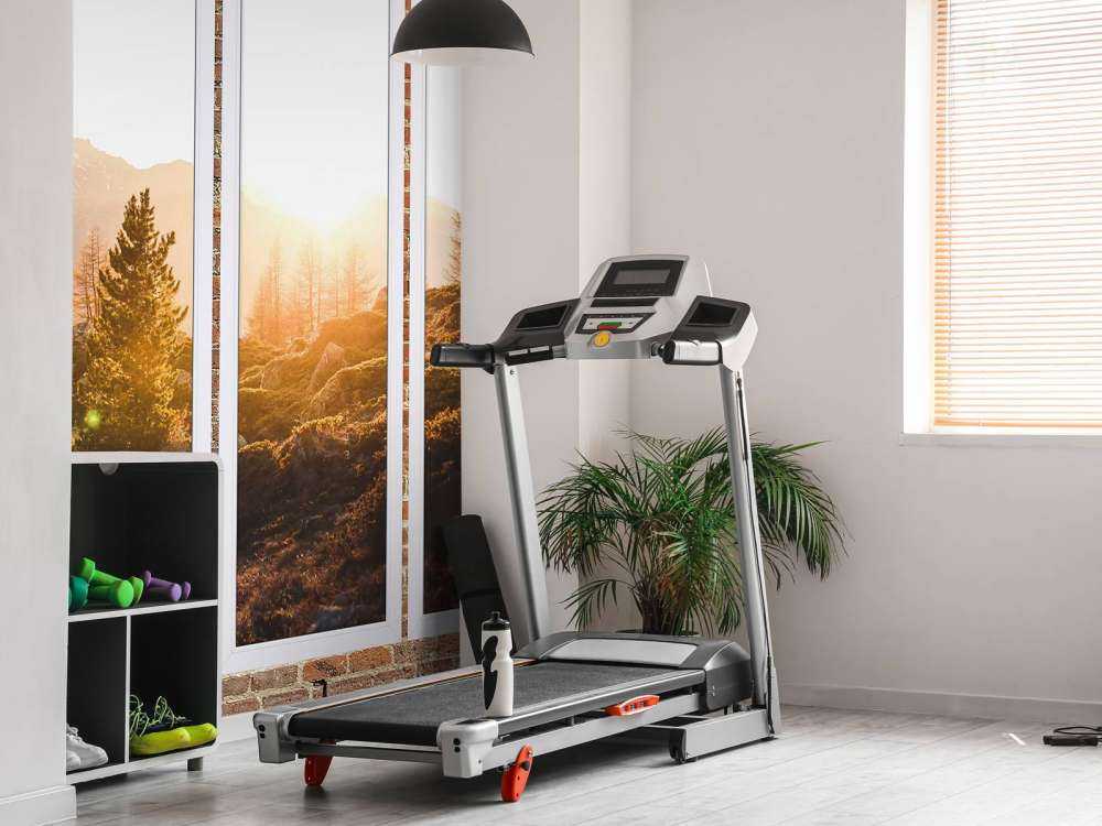 Zonsopkomst in alpenlandschap