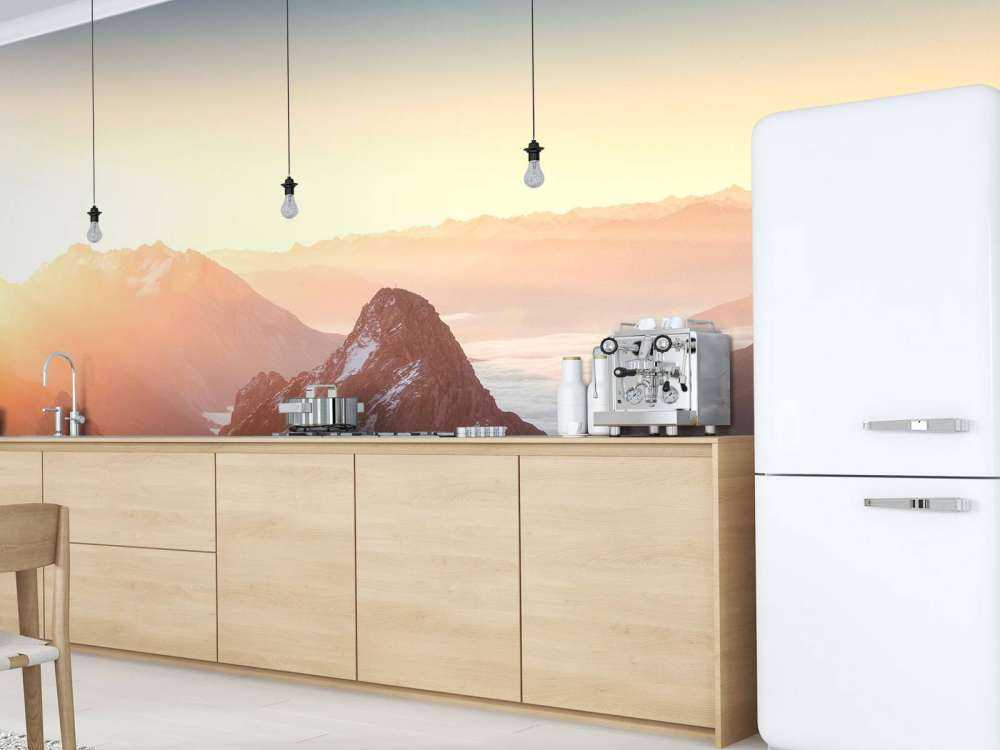 Zonsopkomst Boven Bergsilhouetten