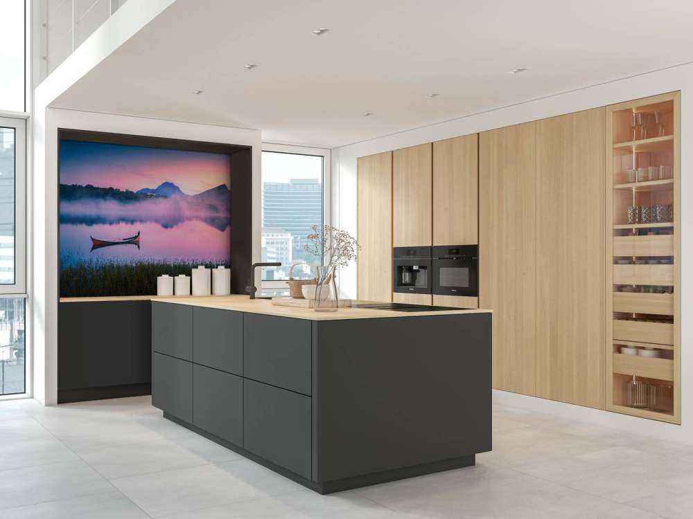 Mistige zonsopgang aan het meer