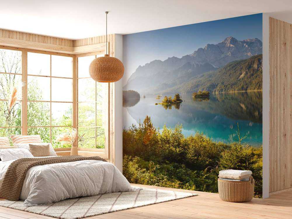 Een zomers berglandschap met een meer