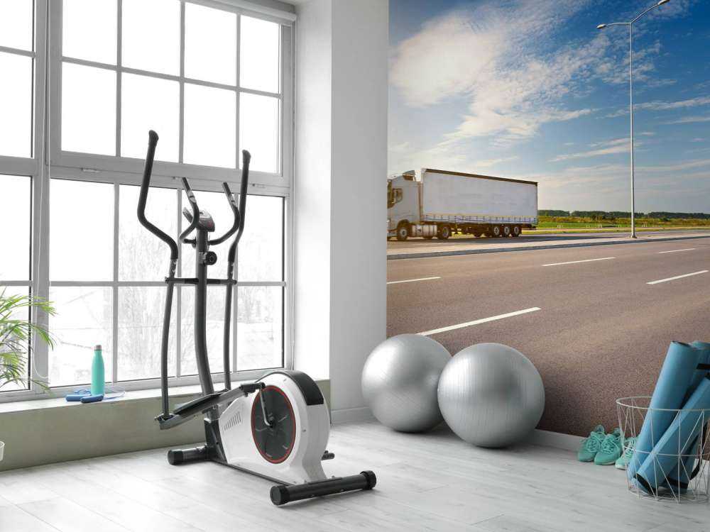 Witte vrachtwagen op een zonnige dag