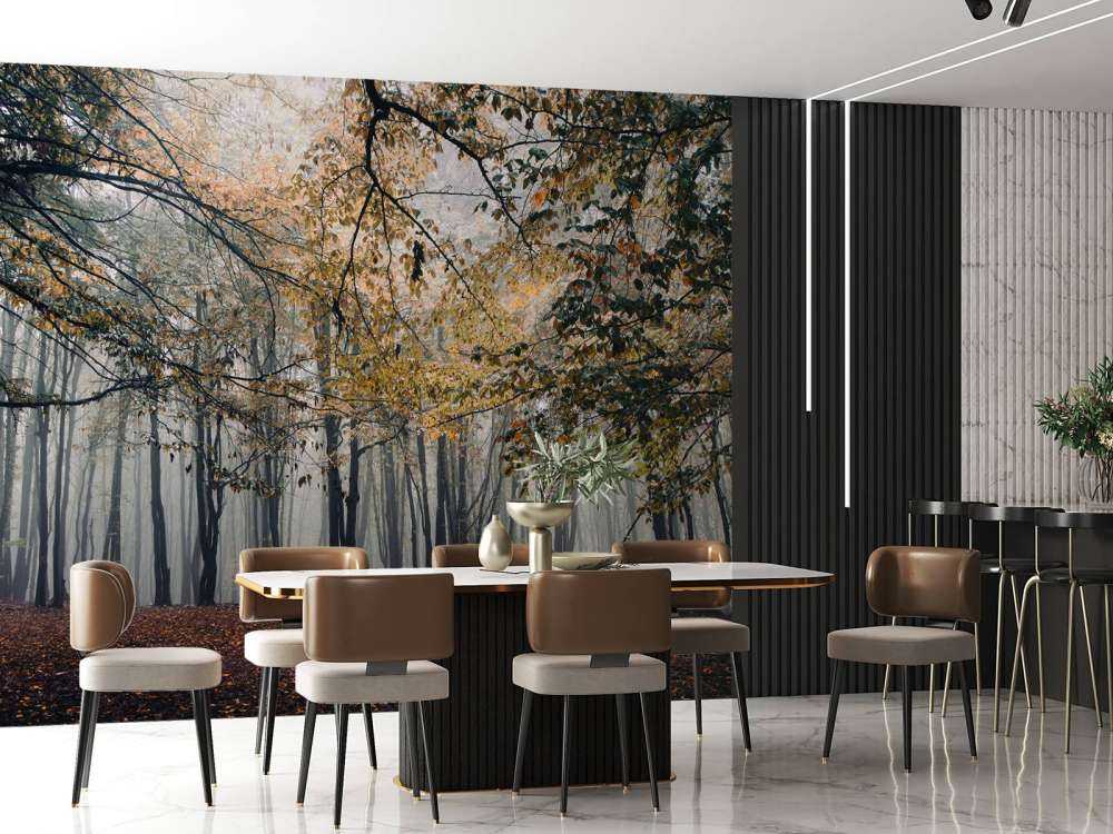 Mistig Herfst Bos met veel Bomen