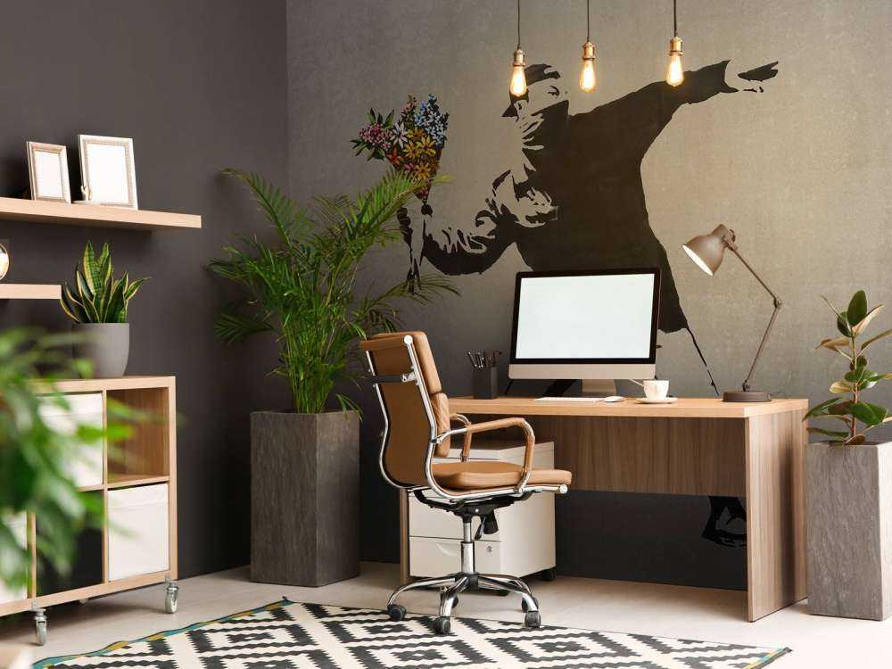 Banksy - Flower thrower, soft concrete