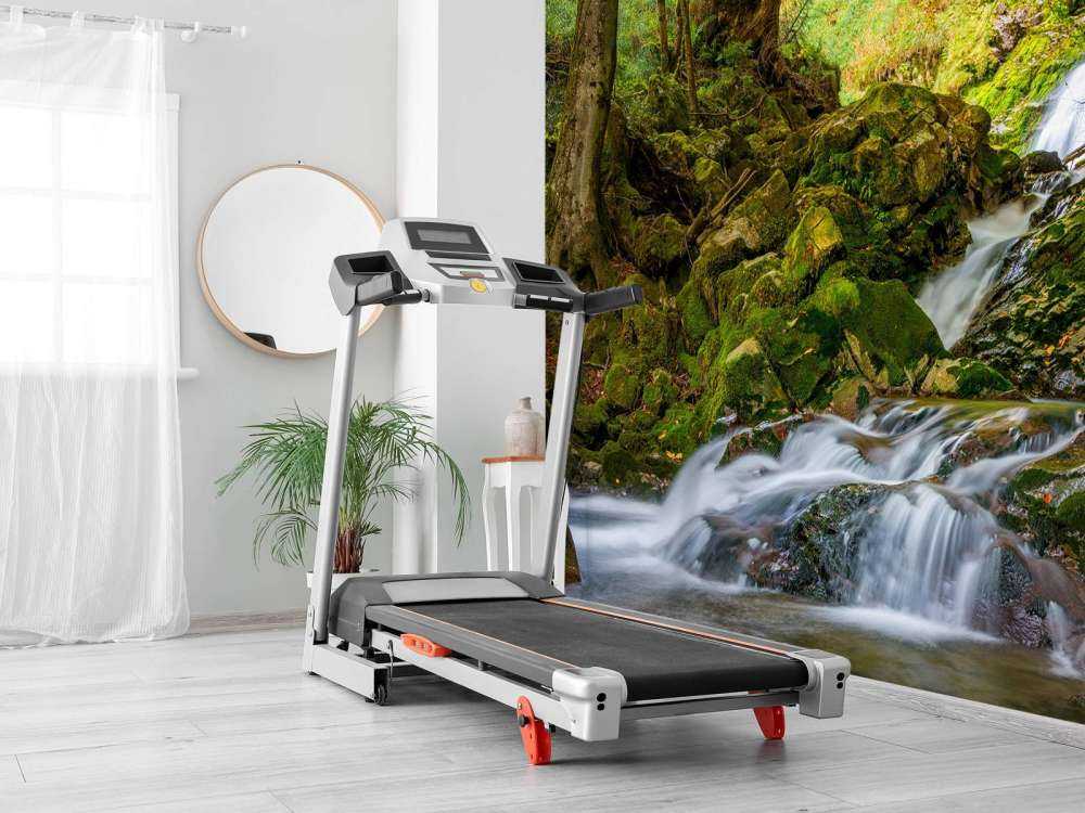 Waterval midden in het bos