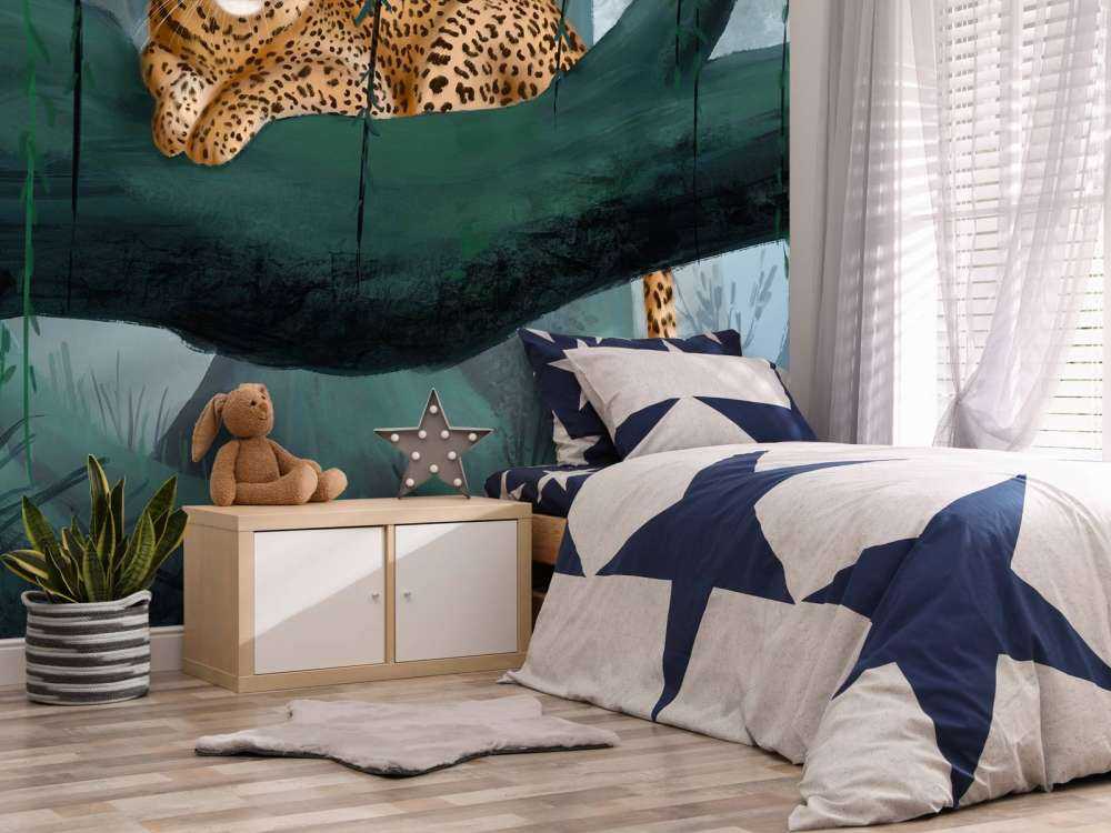 Jachtluipaard op een tak