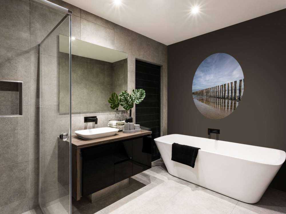 Houten golfbreker aan de kust bij Cadzand bad