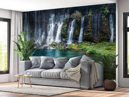 Watervalpanorama met turkoois blauw water