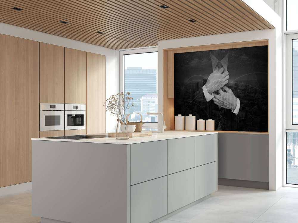 Zakenman met een wereldstad op de achtergrond