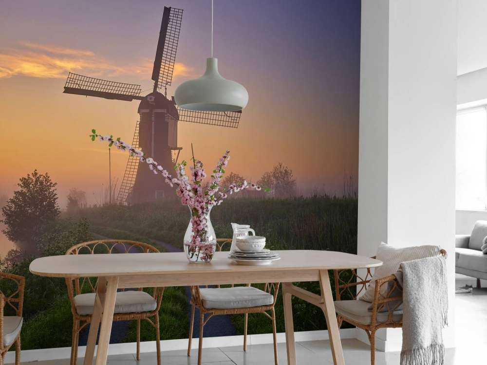 Molen bij zonsopgang