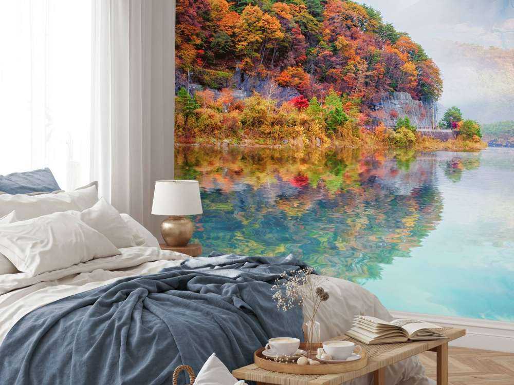 Helder blauw meer met een vulkaan op de achtergrond