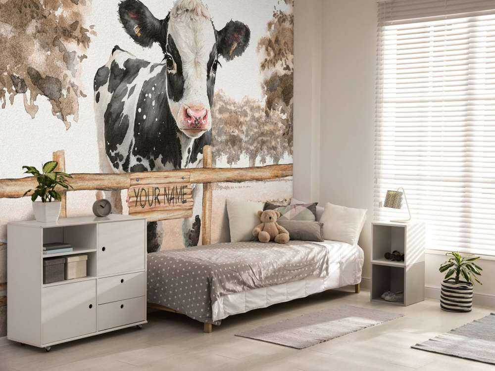 Jonge koe in een weiland taupe